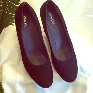 Van Eli Suede Pump NWOT